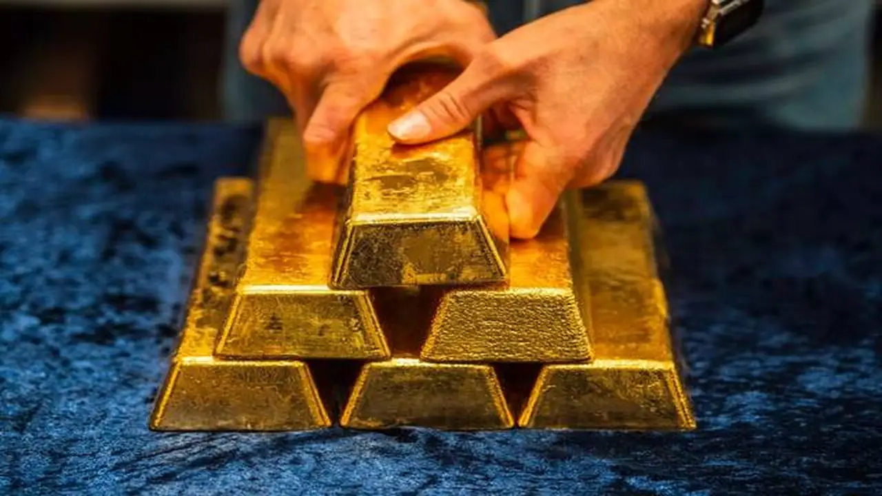 تراجع أسعار الذهب في ظل ارتفاع الدولار والتوترات العالمية المتزايدة